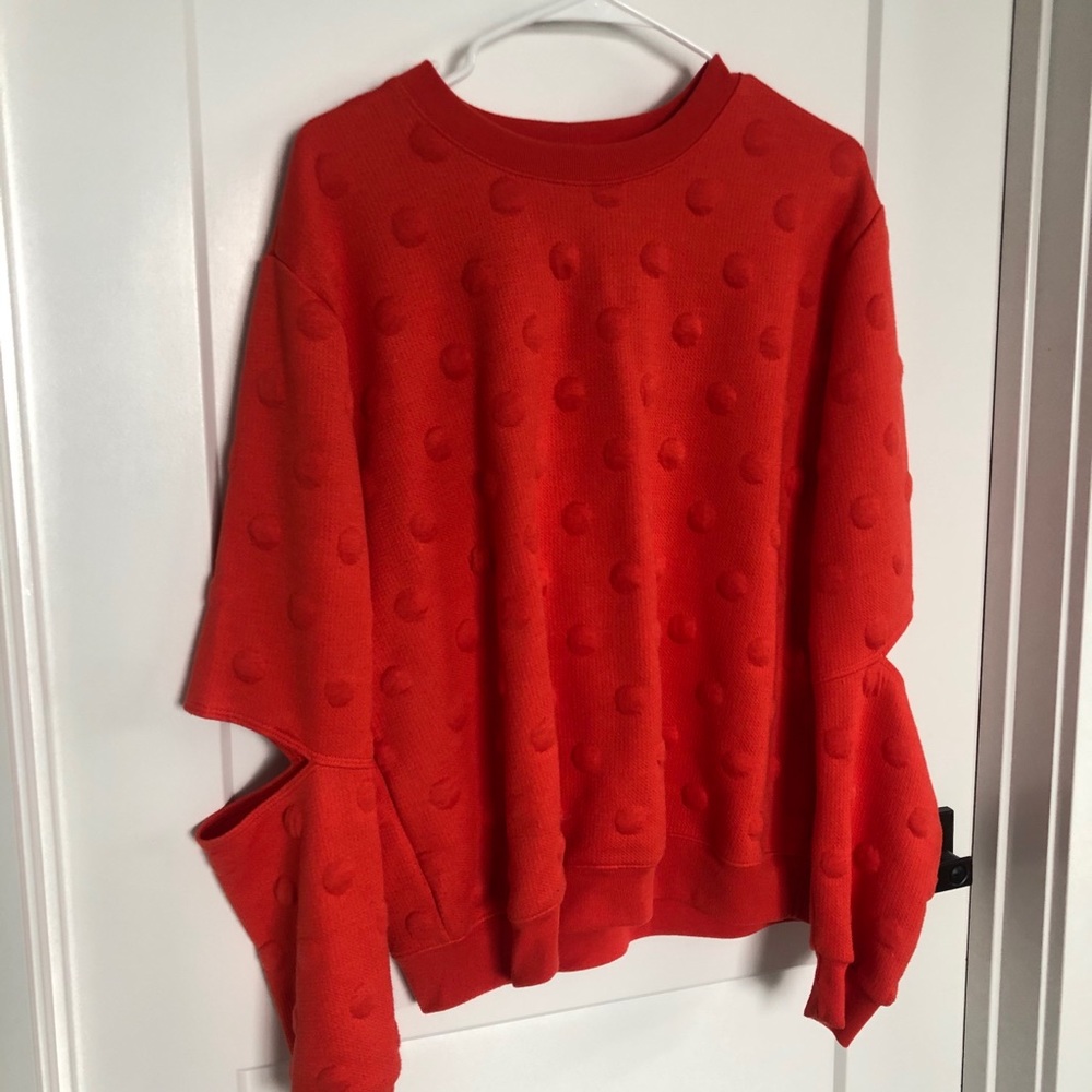 Sweatshirt with elbow cut out